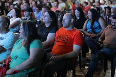 Primeira noite da grande final do IV Canta Cantu lota o Pavilhão da Paróquia Sant'Ana e emociona Laranjeiras do Sul